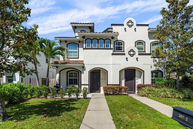 property at 207 S Moody Ave