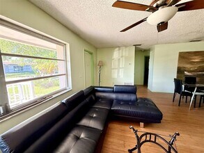11460 NW 37th St in Sunrise, FL - Building Photo - Building Photo