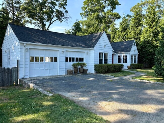 67 Grove Point in Westport, CT - Building Photo - Building Photo