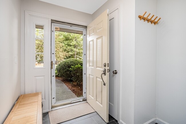 313 Ridgefield Cir in Clinton, MA - Building Photo - Building Photo