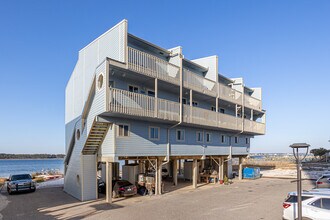 Summer House West in Gulf Shores, AL - Building Photo - Building Photo