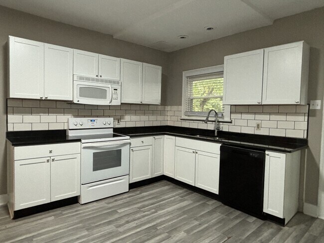 property at 4246 Graceland Ave