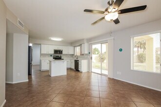 5203 W Kristal Way in Glendale, AZ - Building Photo - Building Photo