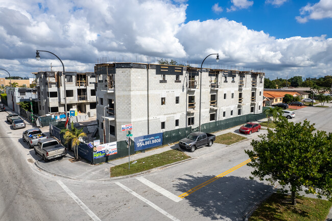 Palm Avenue Apartments in Hialeah, FL - Building Photo - Building Photo