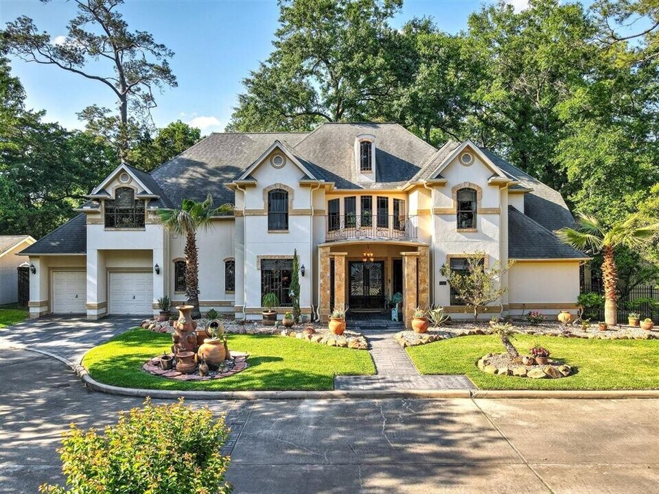 11 W Shady Ln in Houston, TX - Building Photo