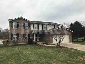 3066 Blue Heron Dr in Hamilton, OH - Building Photo