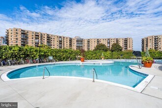 8380 Greensboro Dr in McLean, VA - Building Photo - Building Photo