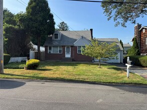 29 Dorchester St in Huntington Station, NY - Building Photo - Building Photo