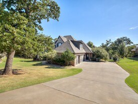 8900 Belcaro Dr in Edmond, OK - Building Photo