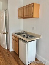 1061 Beacon St, Unit 14 in Brookline, MA - Foto de edificio - Building Photo