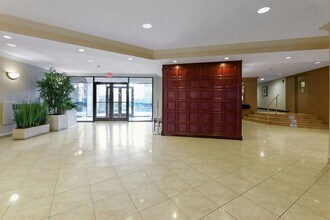 2200 N Central Rd in Fort Lee, NJ - Building Photo - Building Photo