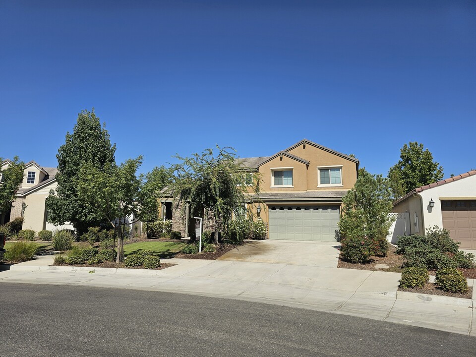 1706 Dockery St in Bakersfield, CA - Building Photo