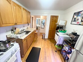 2325 33rd Ave, Unit 2 in Astoria, NY - Building Photo - Building Photo