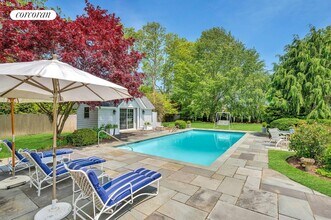 35 Toylsome Ln in Southampton, NY - Building Photo - Building Photo