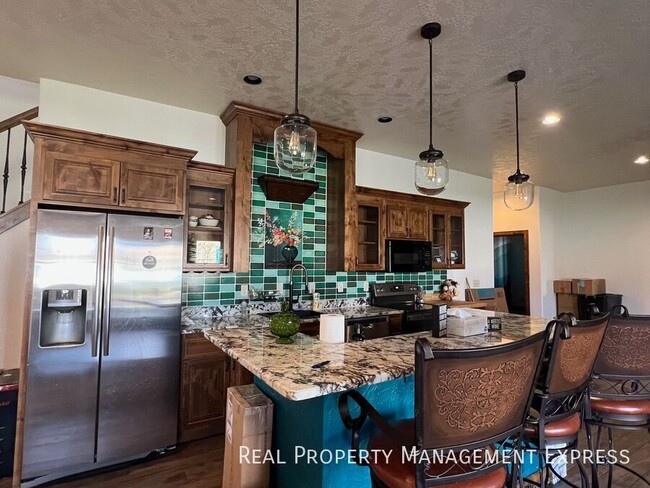 Ultimate Sioux Falls Living: 5 Beds, 5 Bat in Sioux Falls, SD - Building Photo - Building Photo