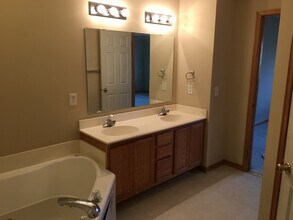 20597 Abbey Ln in Farmington, MN - Building Photo - Building Photo