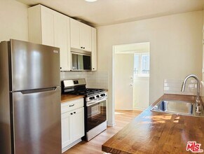 3714 S St Andrews Pl in Los Angeles, CA - Building Photo - Building Photo