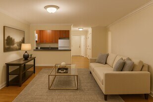 350 E 81st St, Unit 3b in New York, NY - Building Photo