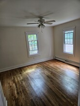 164-2 Bridgeport Ave, Unit 1st FL in Shelton, CT - Building Photo - Building Photo