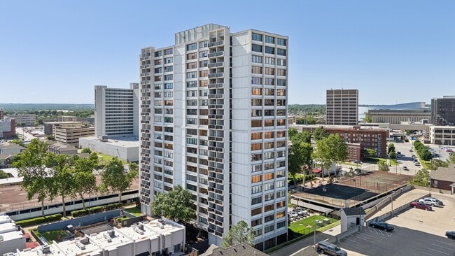 property at 410 W 7th St