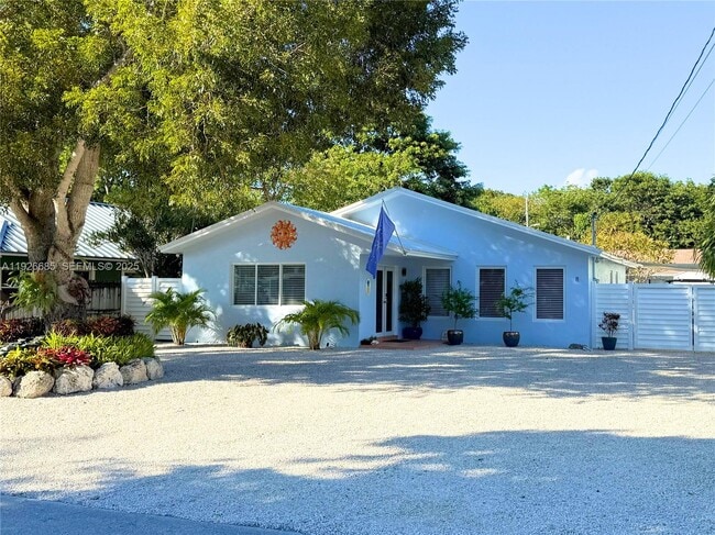 property at 8 North End Rd