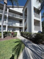 8755 Olde Hickory Ave in Sarasota, FL - Building Photo
