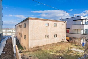 1812 26th Ave SW in Calgary, AB - Building Photo