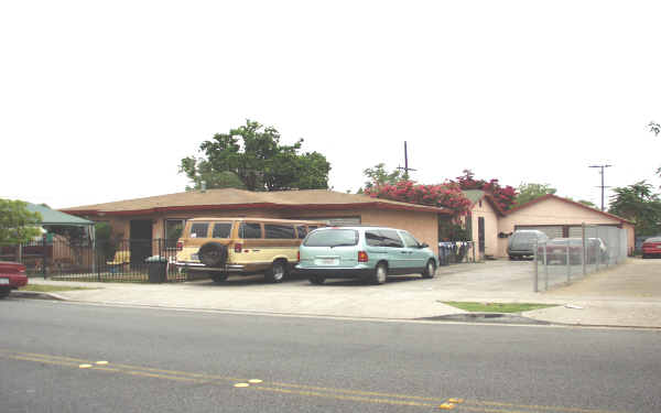 5828-5832 Clara St in Bell Gardens, CA - Foto de edificio