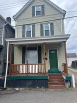 712 Ajax Way in Braddock, PA - Building Photo