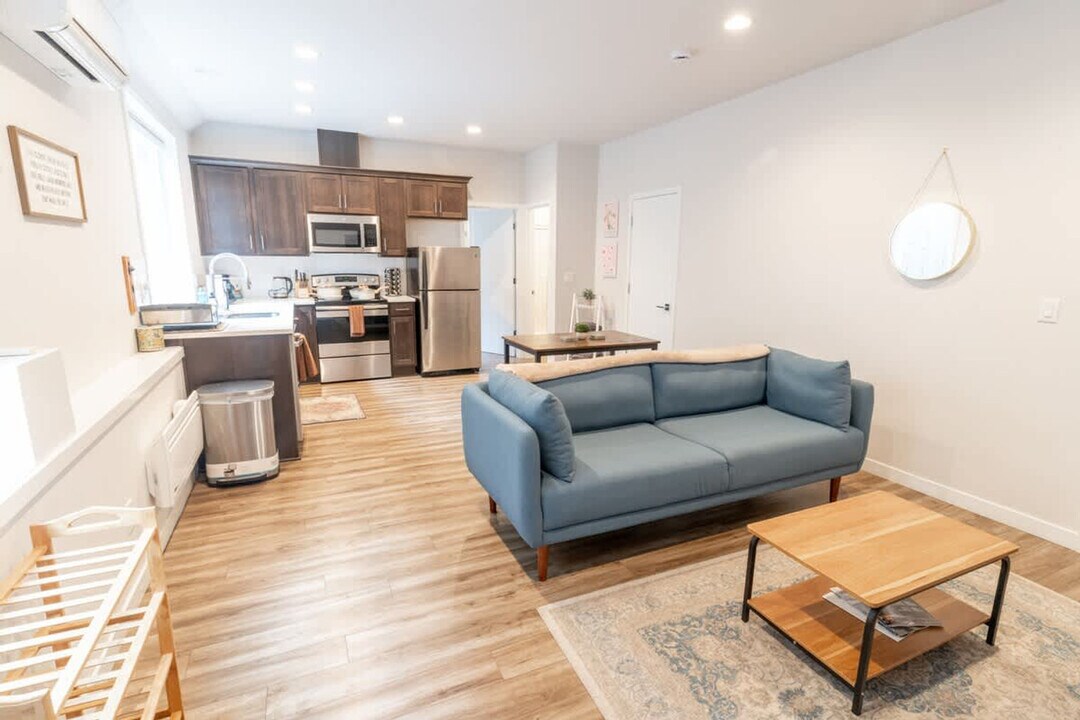 5177 NE 14th Pl in Portland, OR - Foto de edificio