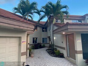 9208 NW 9th Ct in Plantation, FL - Building Photo - Building Photo