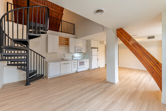 Sanctuary Lofts in Minneapolis, MN - Foto de edificio - Interior Photo