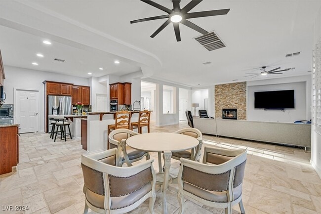 property at 2738 Kingclaven Dr