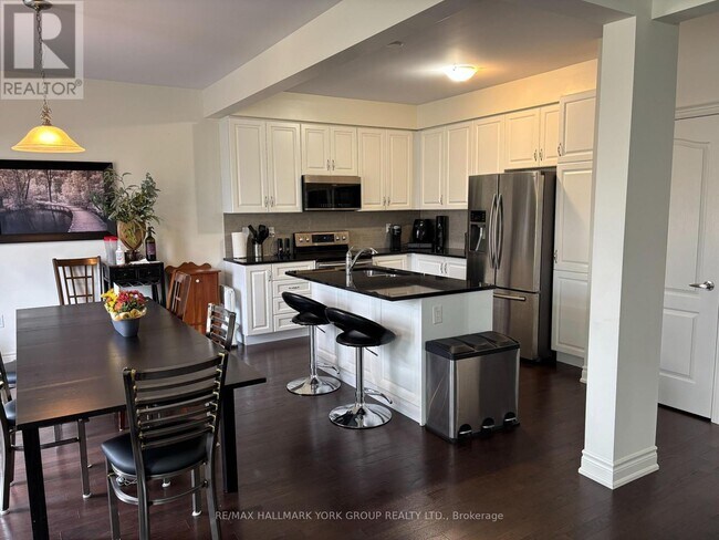 80 Briarfield Ave in East Gwillimbury, ON - Building Photo - Building Photo
