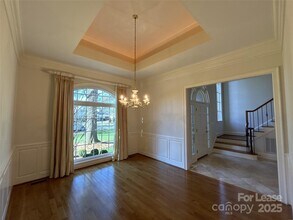 2735 Sharon Rd in Charlotte, NC - Building Photo - Building Photo