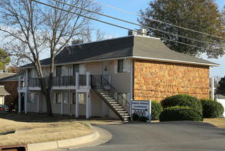 Indian Springs Apartments in Broken Arrow, OK - Building Photo - Building Photo