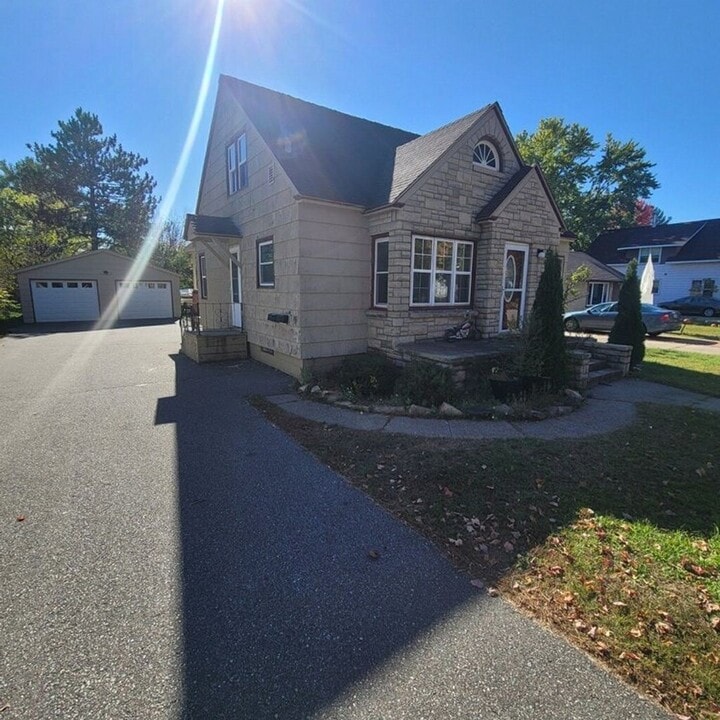 129 Williams St in Schofield, WI - Building Photo