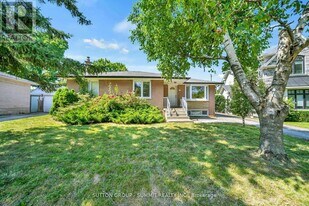 465 Seaton Dr in Oakville, ON - Building Photo