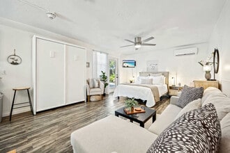 105 NE 3rd St in Satellite Beach, FL - Building Photo - Building Photo