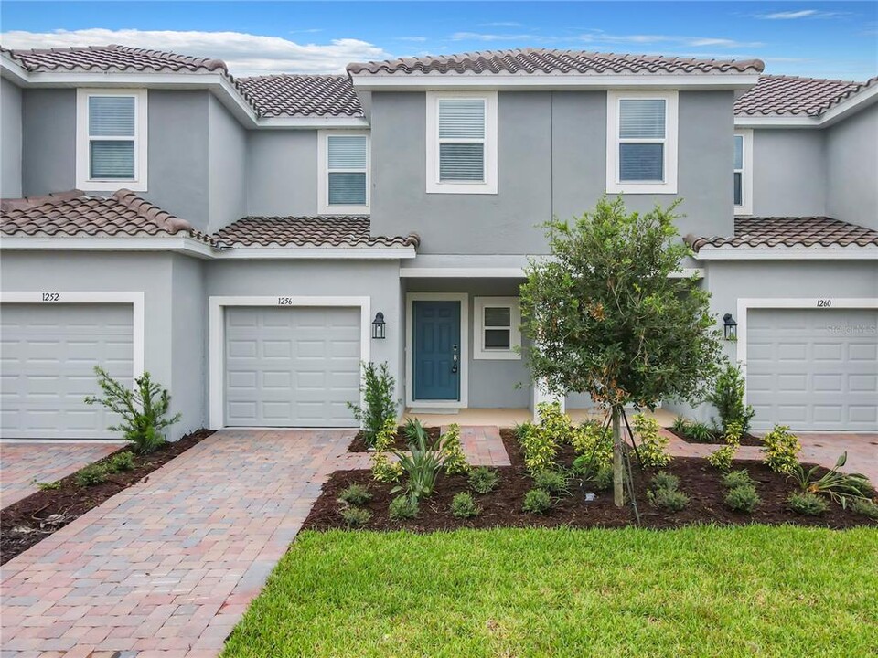 1256 Lago Vista Ct in Kissimmee, FL - Building Photo