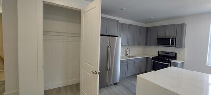 273 Oak St in Passaic, NJ - Building Photo - Building Photo