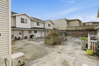 2401 SW Brandon St in Seattle, WA - Building Photo - Building Photo