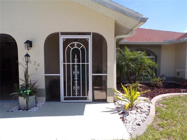 15624 Hennipen Cir in Port Charlotte, FL - Building Photo - Building Photo