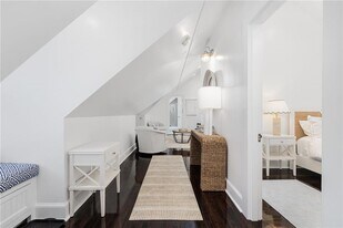 8 Brenton Rd in Newport, RI - Building Photo