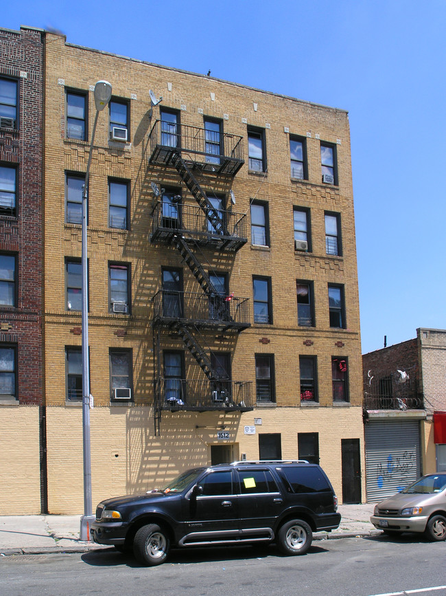 1512 Leland Ave in Bronx, NY - Foto de edificio - Building Photo