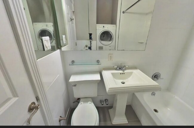 E. 25th St, 2nd Ave in New York, NY - Building Photo - Building Photo