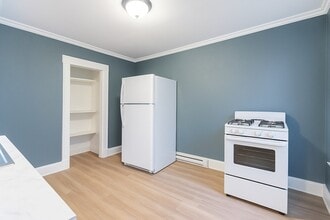 173 Elm St in Holyoke, MA - Building Photo - Building Photo