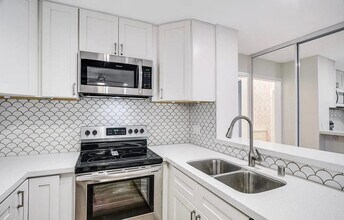 4600 Lamont St, Unit 4-122 in San Diego, CA - Foto de edificio - Building Photo