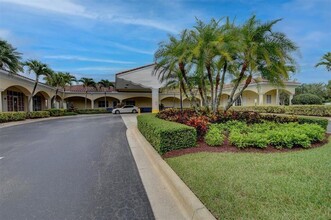 8457 Xanthus Ln in Wellington, FL - Foto de edificio - Building Photo