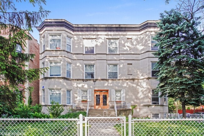 property at 4137 N Greenview Ave